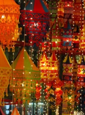 Handcrafted Pipli Applique wall hanging featuring traditional colorful folk art textile decor from Odisha – available on Svamart